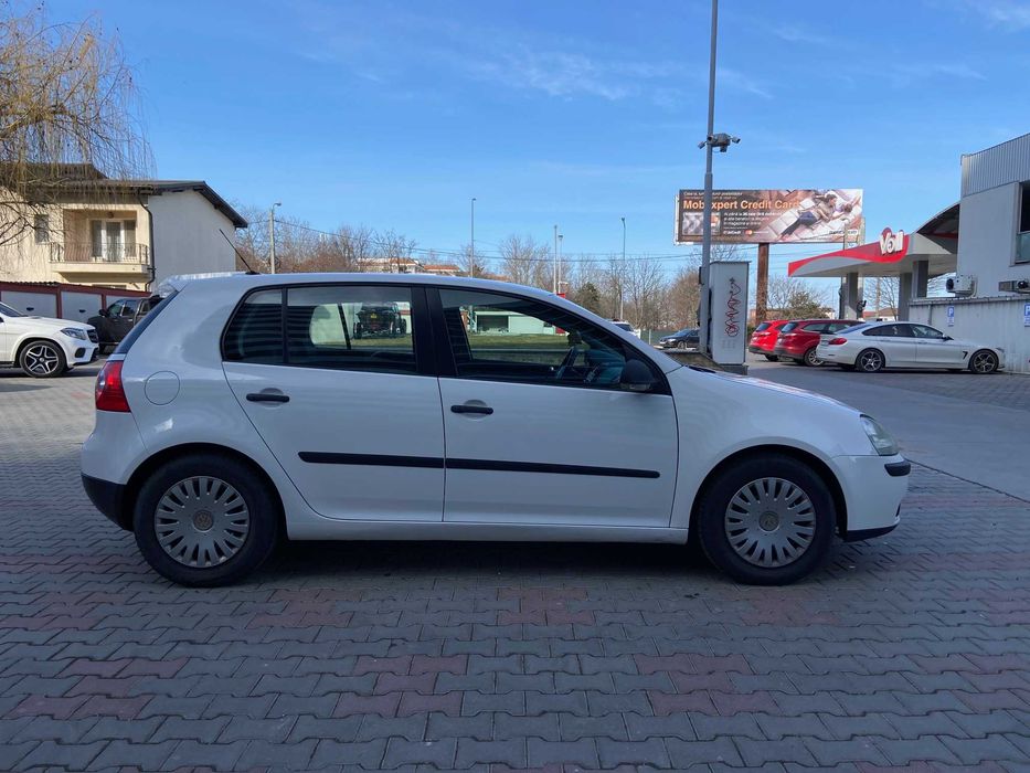 VW Golf 5 - an 2009 - unic proprietar - dublu climatronic -  160.035 km - 4000 euro