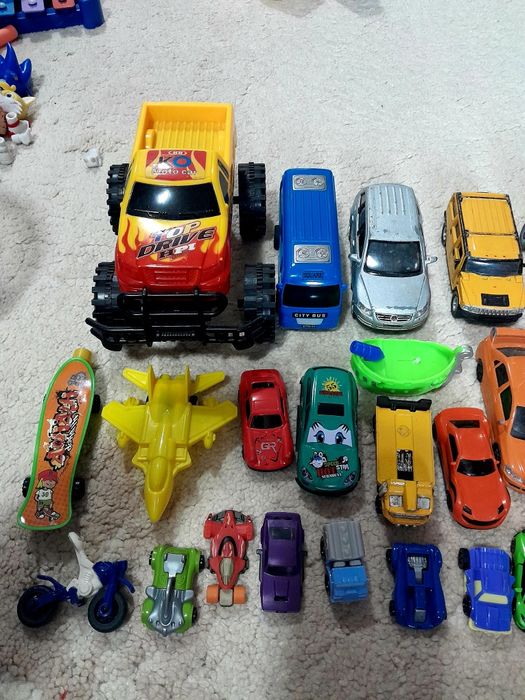 Детски играчки,коли,човечета