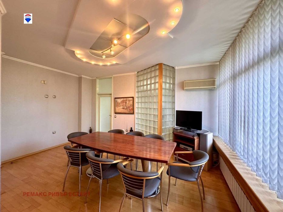 Дава се под наем Офис в Русе, Широк център - 110 кв.м за 561 € - Снимка #1