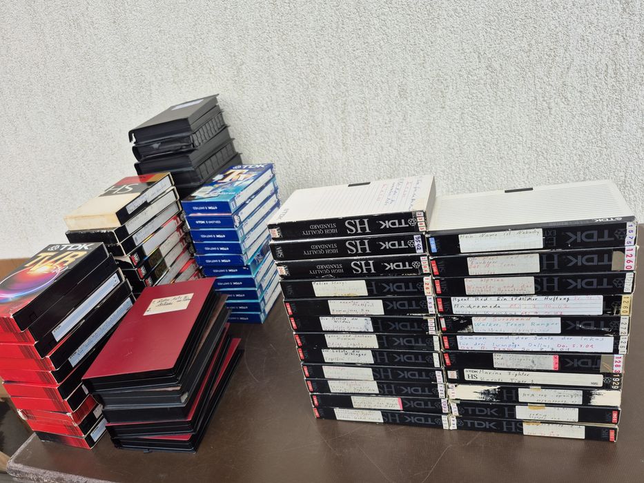 Vând 70 casete video VHS originale TDK de 240 minute,colectie  filme