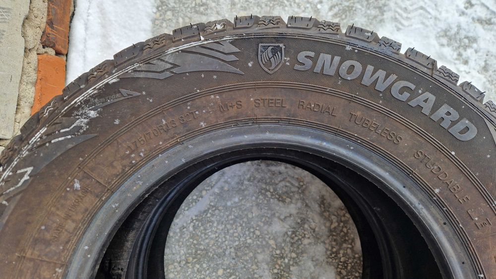 Продам две шины 175/70/13