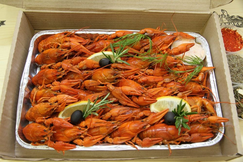 Свежие раки и крабы