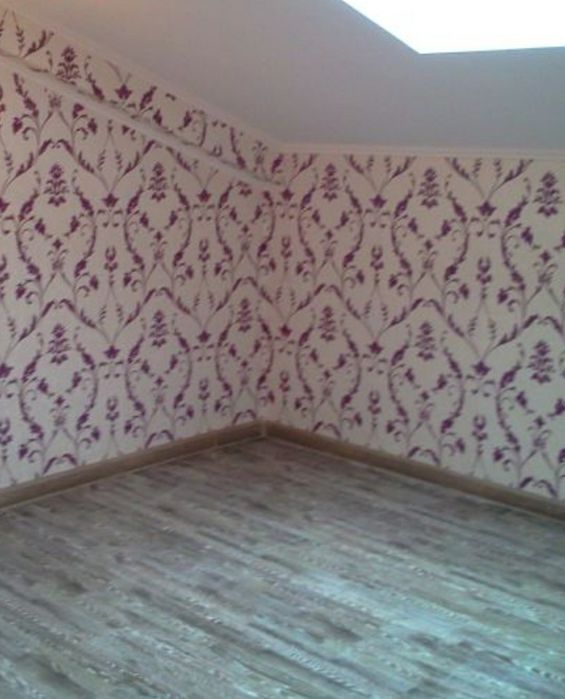 Поклейка обоев .