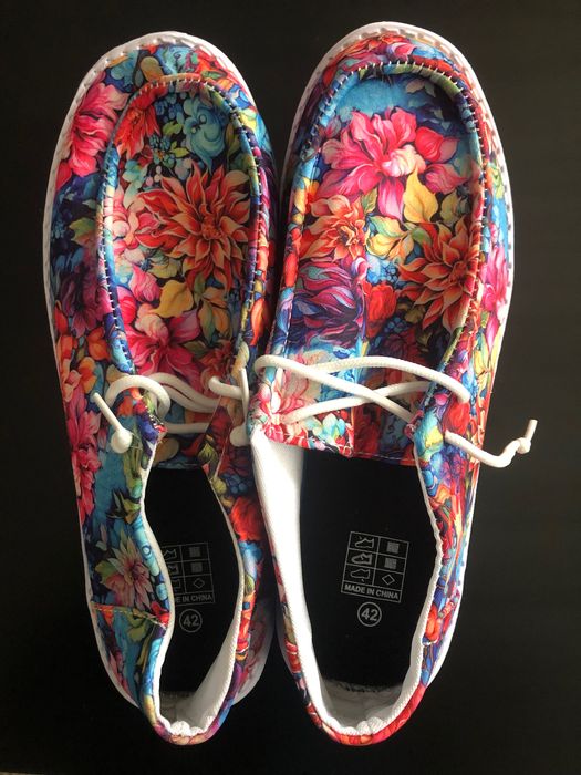 Чисто нови дамски цветни кецове