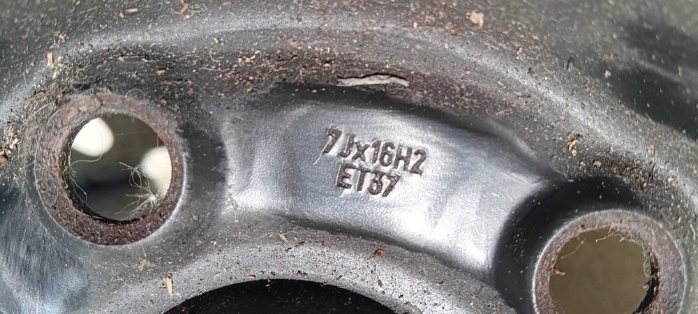 Vand 2 jante tabla Volkswagen, capace roti Volkswagen si un set Logan