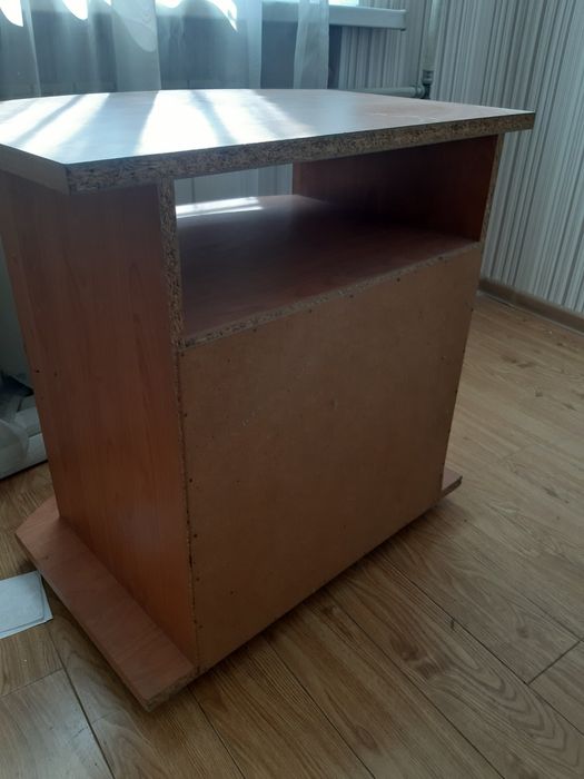 Продам тумбу под телевизор