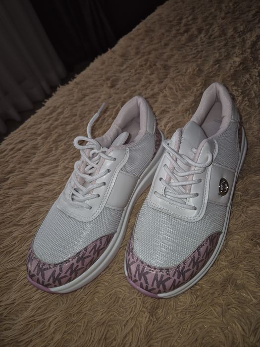 Женские кросовки