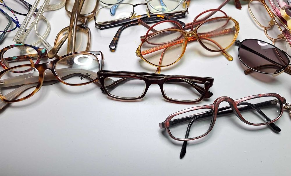 Lot ochelari si etui