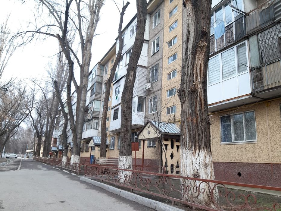 1-комн., 4 этаж, 6 мкр. (не угол, 30м²)