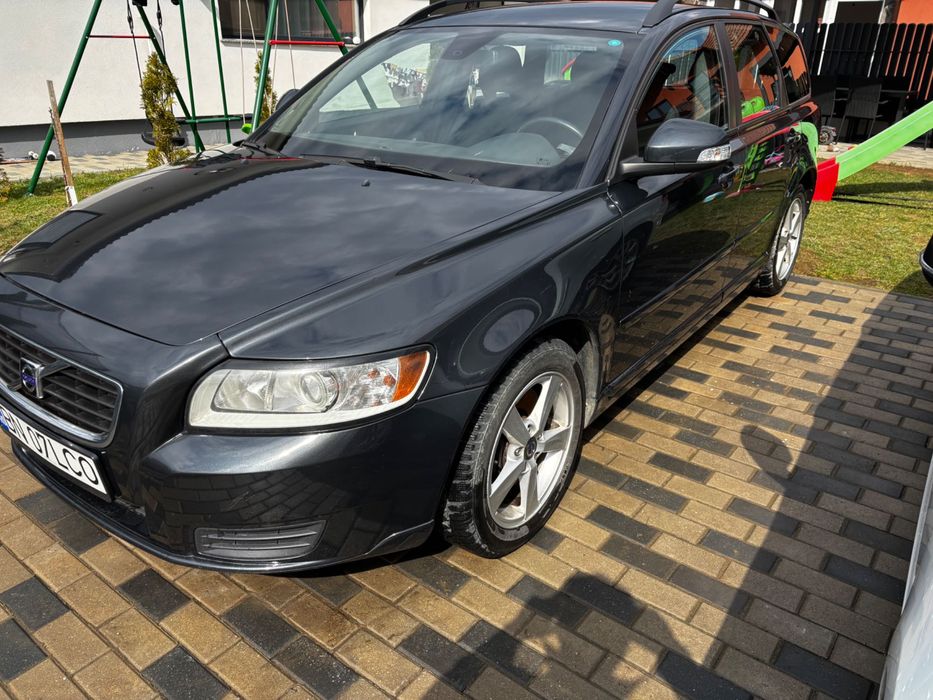 Mașină Volvo v50