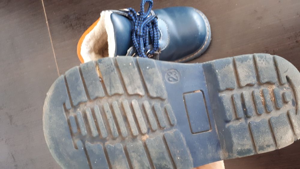 Продам зимние ботиночки на мальчика.