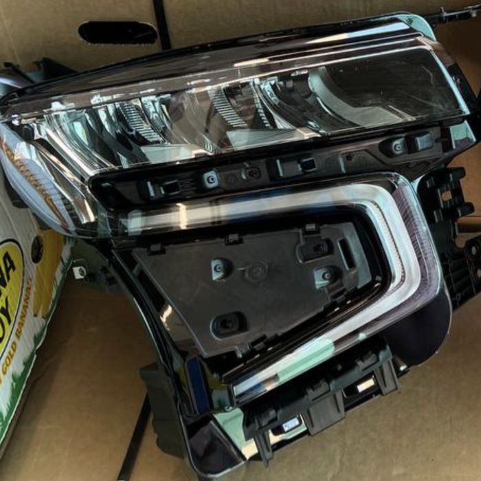 Chevrolet Tahoe 2024 Передний фары левый правый