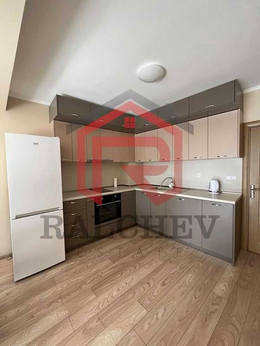 Дава се под наем Тристаен апартамент в Варна, Колхозен пазар - 100 кв.м за 637.5 € - Снимка #2