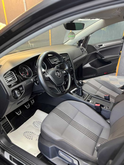 **Volkswagen Golf 7 Allstar 1.6 TDI – 110 CP – Noiembrie 2016**  Vând Volkswagen Golf 7, versiunea Allstar, fabricat în noiembrie 2016