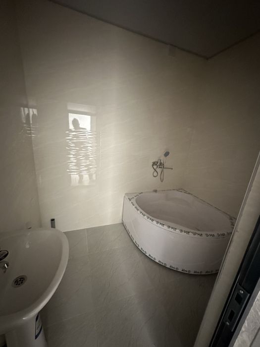 Жомбой уй ховли сотилади 2 каватли