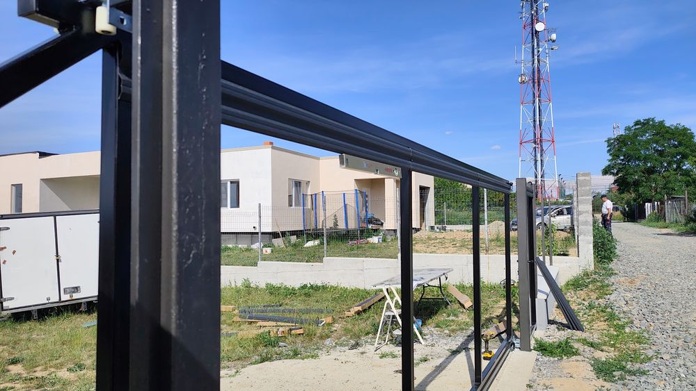 Poarta Auto - Acces Pietonal la Comandă | Aluminiu și Metal | Montaj Inclus