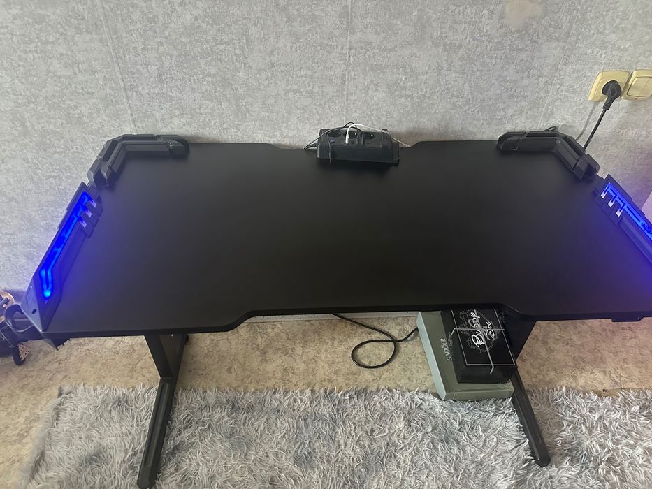 Стол с подсветкой игровой