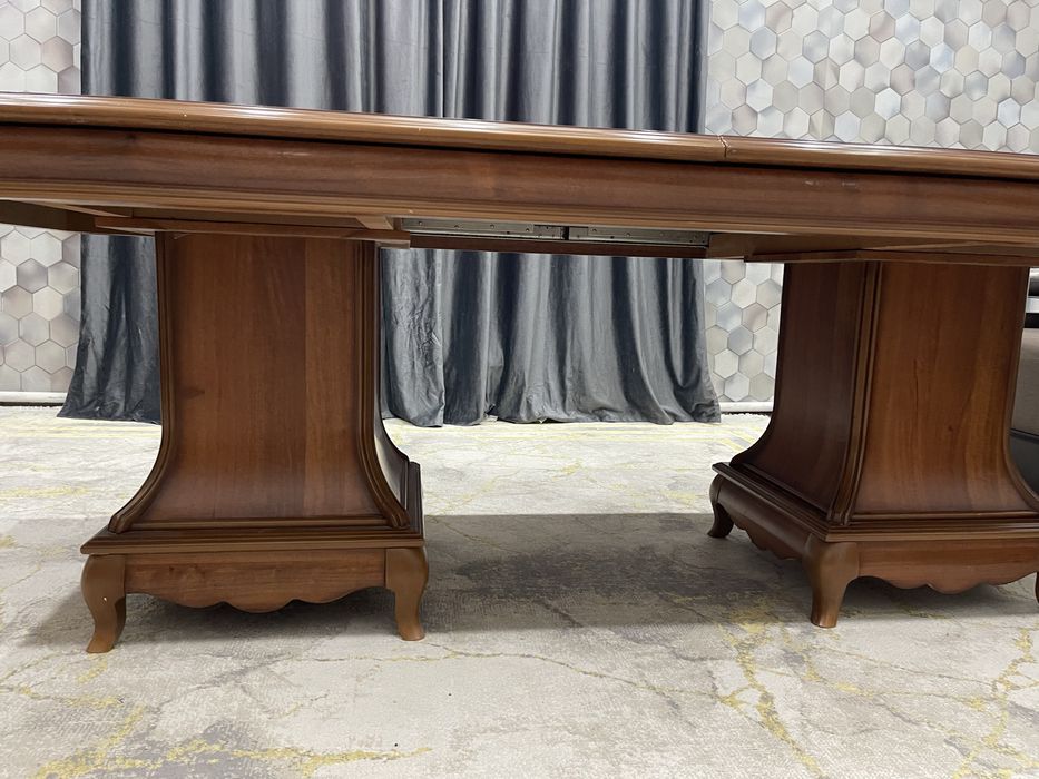 Стол в гостиную и сервант