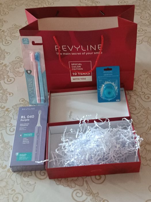 Электрическая зубная щётка от компании Revyline rl 040 для проф гигиен