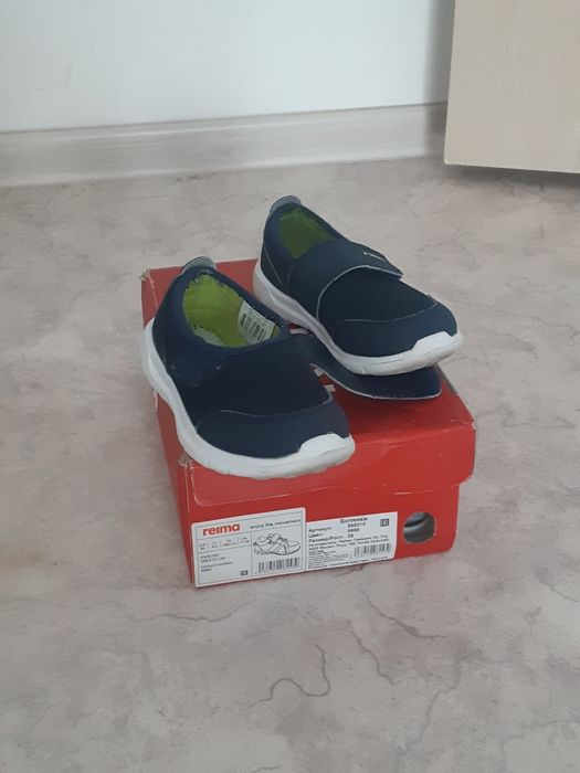 Продам детскую обувь