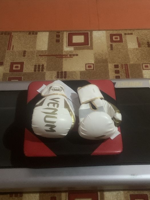 Мешок на стену  и перчатки идеальные