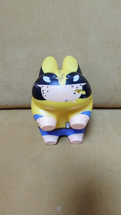 Kidrobot x Marvel Wolverine Labbit,  колекционерска винилова фигура, проектирана от художника Франк Козик.
