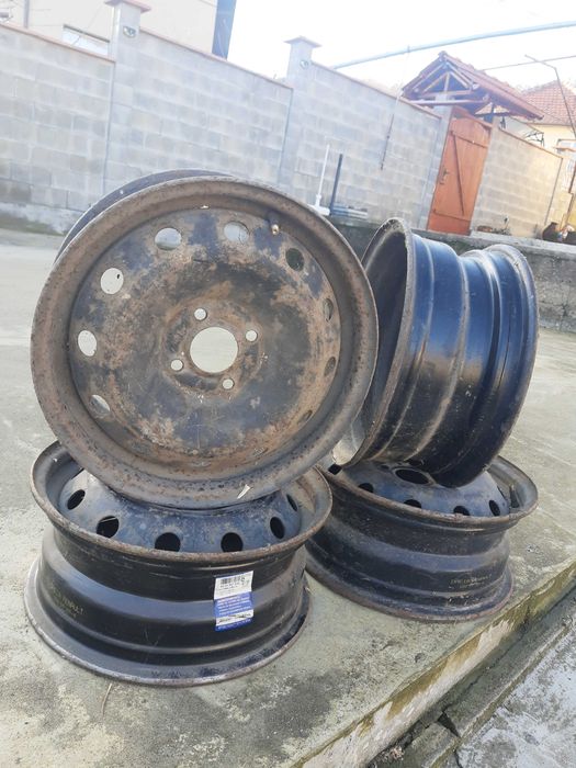 4 броя метални джанти.  От Reno .с.Николово Русенско