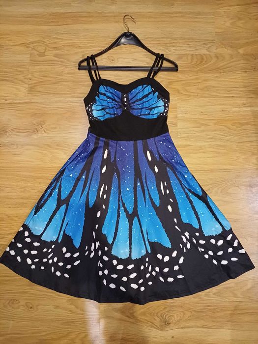 Продавам рокля размер S