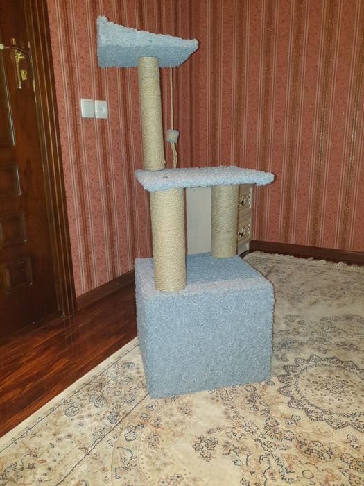 Дом с когтеточек для кошек