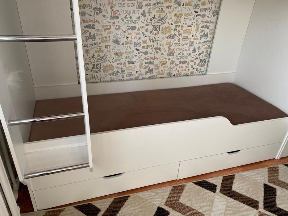 Двухъярусный кровать