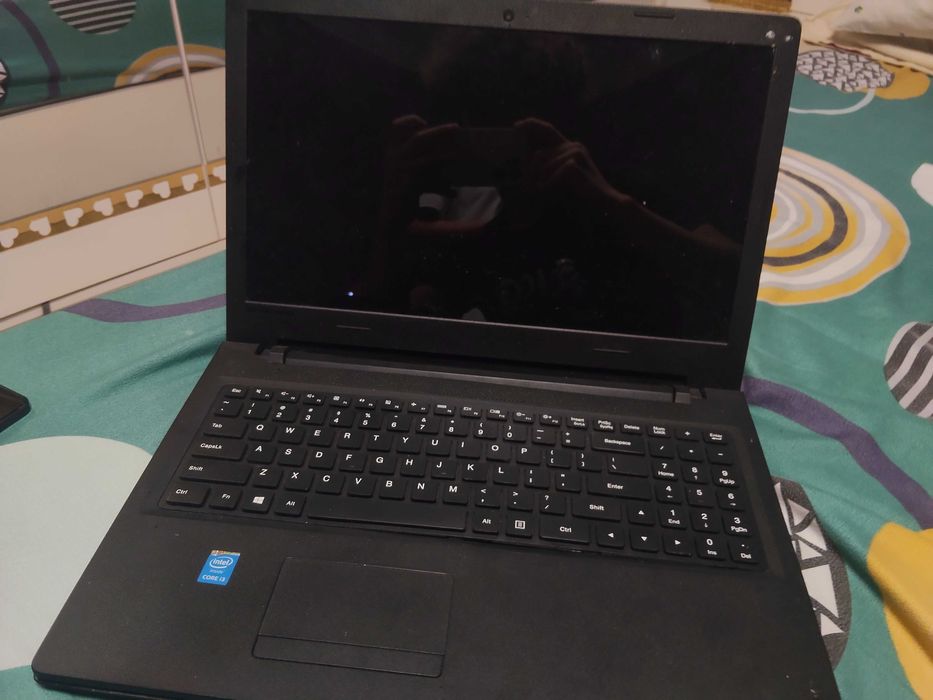 Vand laptop lenovo i3 gen 5 4gb ram