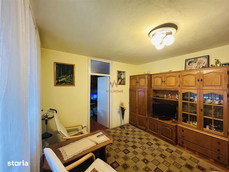 Apartament 3 camere,  zona Cedonia, cu balcon, la cheie