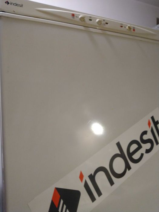 Хладилник с фризер Indesit