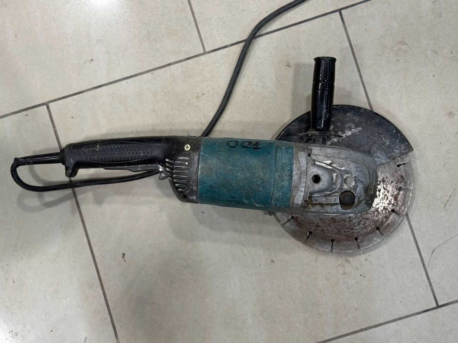 Ъглошлайф Makita MGA700.