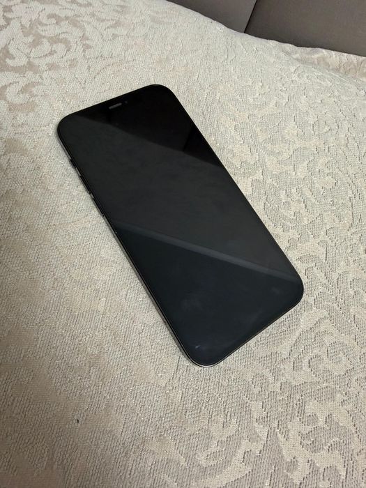 Айфон 12, в отличном состоянии