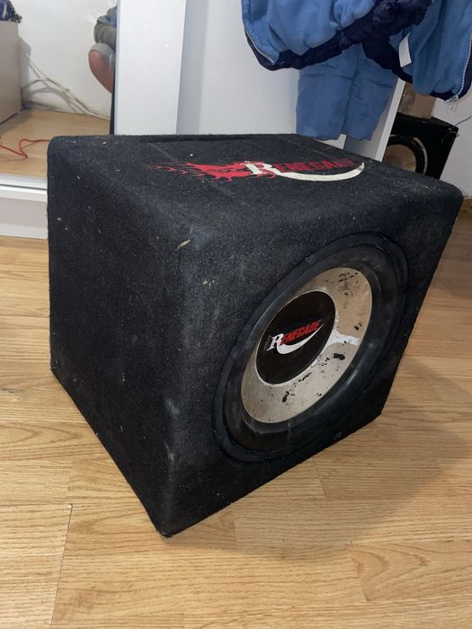 vand subwoofer Renegare cu amplificare autotek