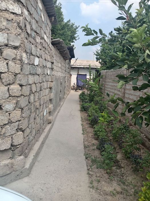 Uy yer xovli sotiladi