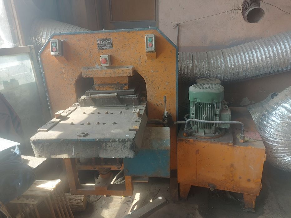 Машина за производство на тротоарни плочки