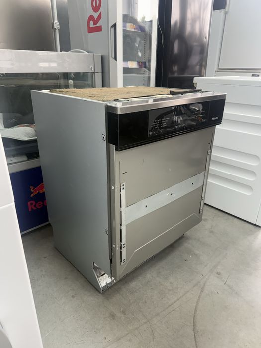 Съдомиялна MIELE 60/см с три кошници