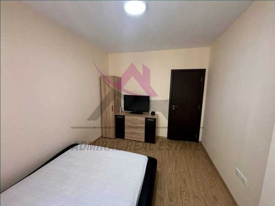 Двустаен обзаведен -Лятно кино