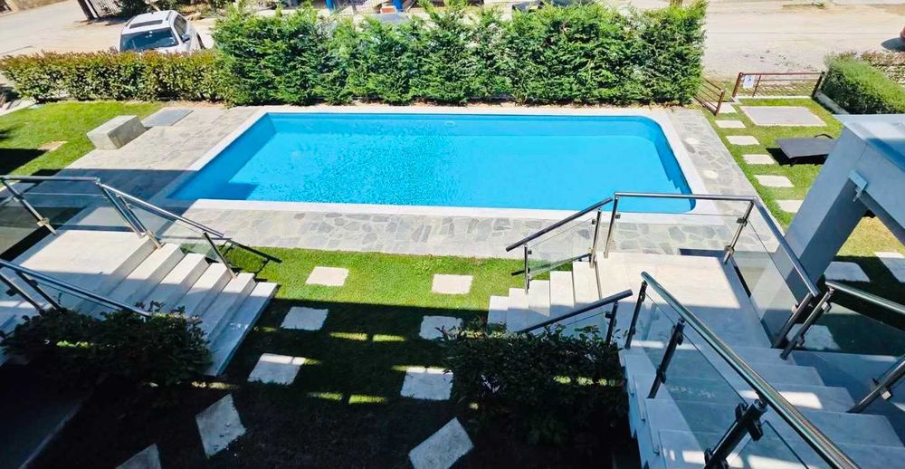 Апартамент с басейн- Паралия Офринио