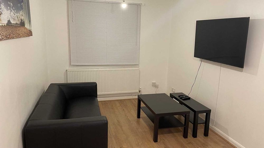 Дава се под наем Двустаен апартамент в София, Център - 58 кв.м за 382.5 € - Снимка #1