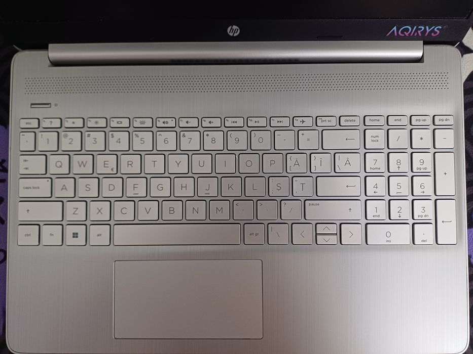 Vând Laptop HP 15s – Ryzen 3 5300U | 16GB RAM | SSD Samsung 980 NVMe 500GB | Stare excelentă