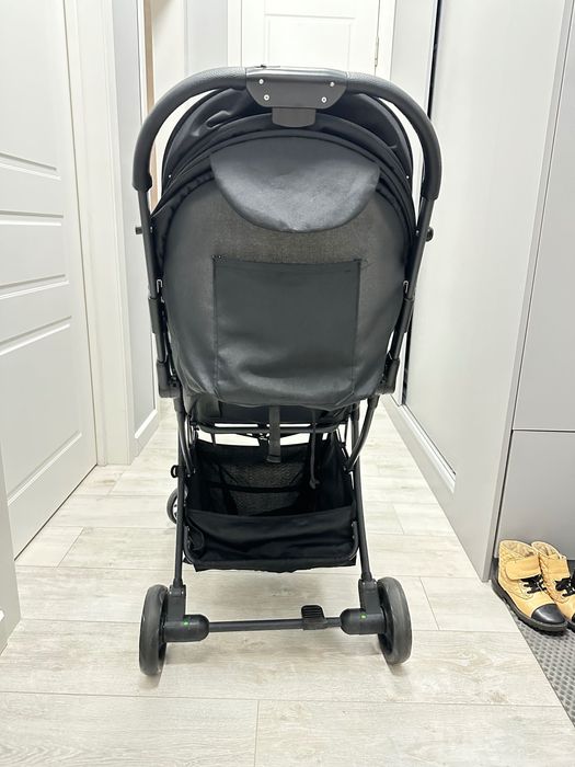 Продам легкую коляску