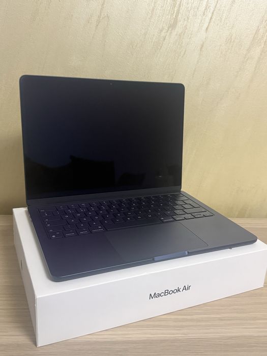 Mac Book Air 13 - M3, 16gb, 256 GB SSD