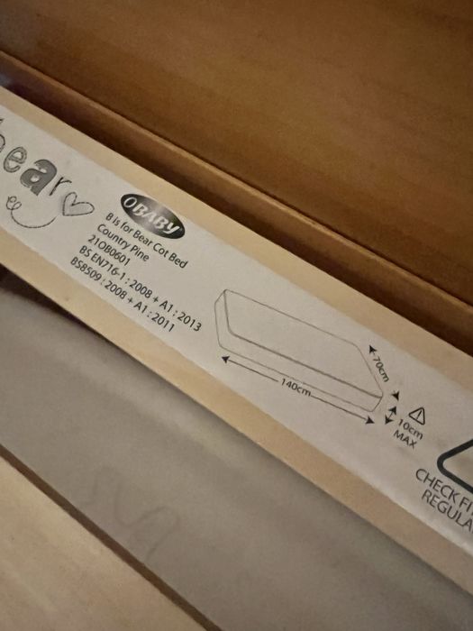 Pătuț bebeluși/copii din lemn masiv, cu saltea, B is for Bear