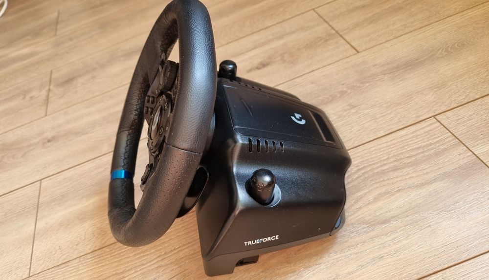 LOGITECH  trueforce G923 racing wheel, pedals,driving force shifter