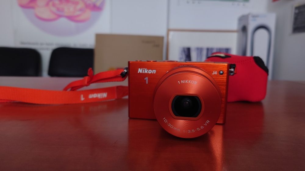 Nikon 1 J4 cu obiectivul 10-30 PD Zoom