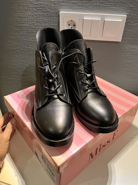 Новые ботинки от магазина FLO