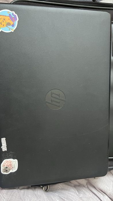 Ноутбук HP тек сабакка колданылган